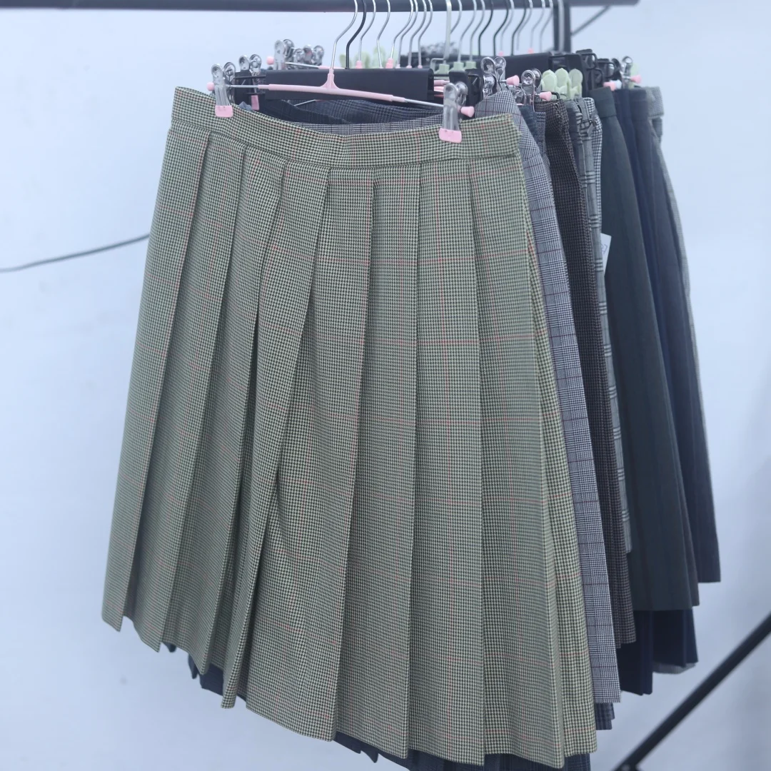 Japanese Style Student Uniform Plaid Skirt Vintage Box Pleat Short Skirt Thin Line Pattern School Uniform Women's Clothing
Japanese Style Student Uniform Plaid Skirt Vintage Box Pleat Short Skirt Thin Line Pattern School Uniform Women's Clothing