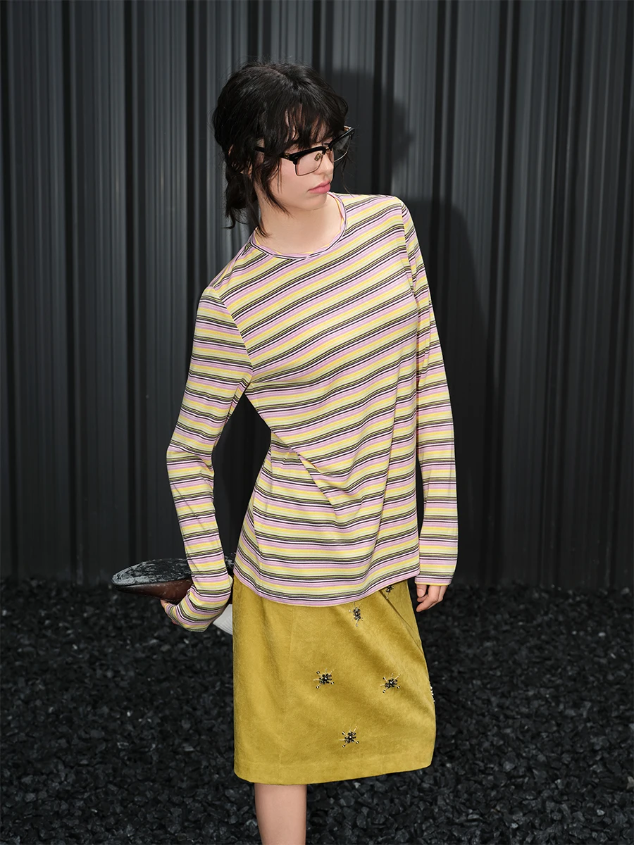 Женская вязаная футболка Huiqing с круглым вырезом, свободного кроя, в полоску, уличный стиль, стройнящая, премиум-класса, новинка ранней осени
Женская вязаная футболка Huiqing с круглым вырезом, свободного кроя, в полоску, уличный стиль, стройнящая, премиум-класса, новинка ранней осени