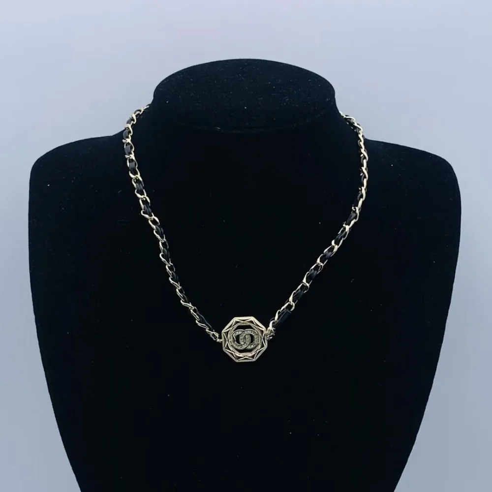 2025 Double C Letter Necklace Women's Fashion Retro Design Sense Necklace
2025 Double C Letter Necklace Women's Fashion Retro Design Sense Necklace