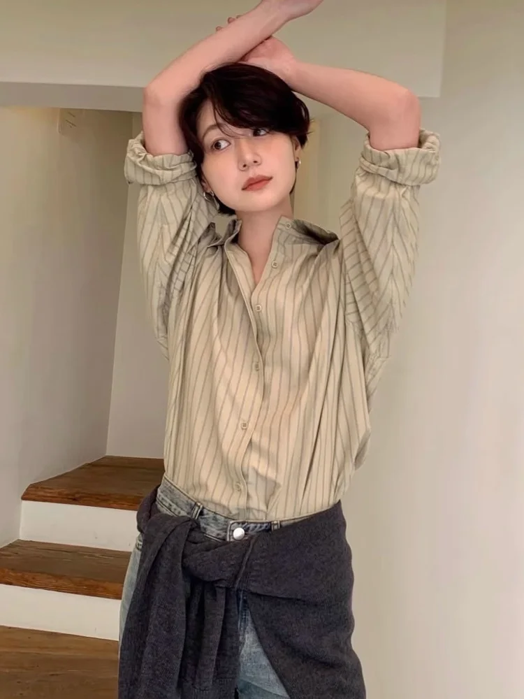 Рубашка в корейском стиле в полоску, женская, свободного кроя, с длинным рукавом, на пуговицах, средней длины, модная, винтажная, весна-осень, новинка
Рубашка в корейском стиле в полоску, женская, свободного кроя, с длинным рукавом, на пуговицах, средней длины, модная, винтажная, весна-осень, новинка