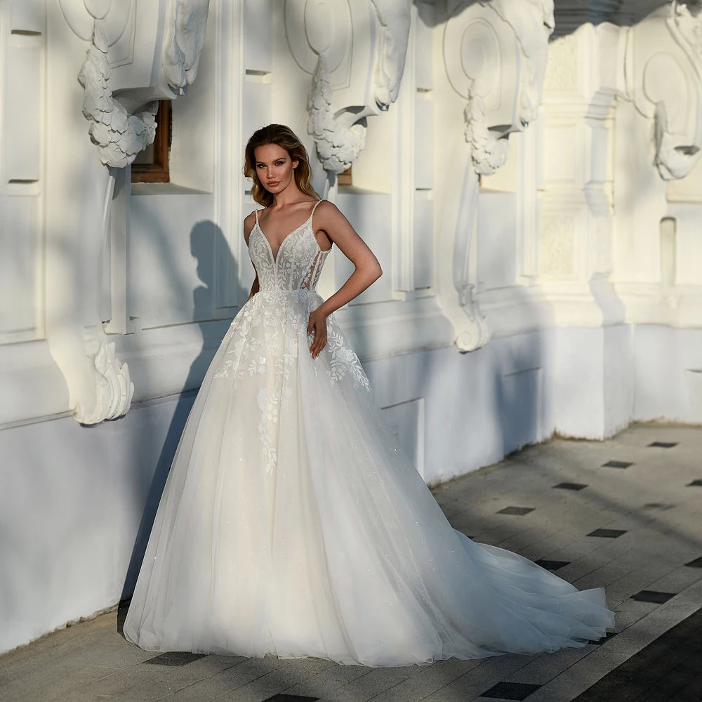 Spaghetti Straps V-neck Floral Applique Lace Tulle Wedding Dress for Women Ball Gown Court Wedding Gown vestidos de novia
Spaghetti Straps V-neck Floral Applique Lace Tulle Wedding Dress for Women Ball Gown Court Wedding Gown vestidos de novia