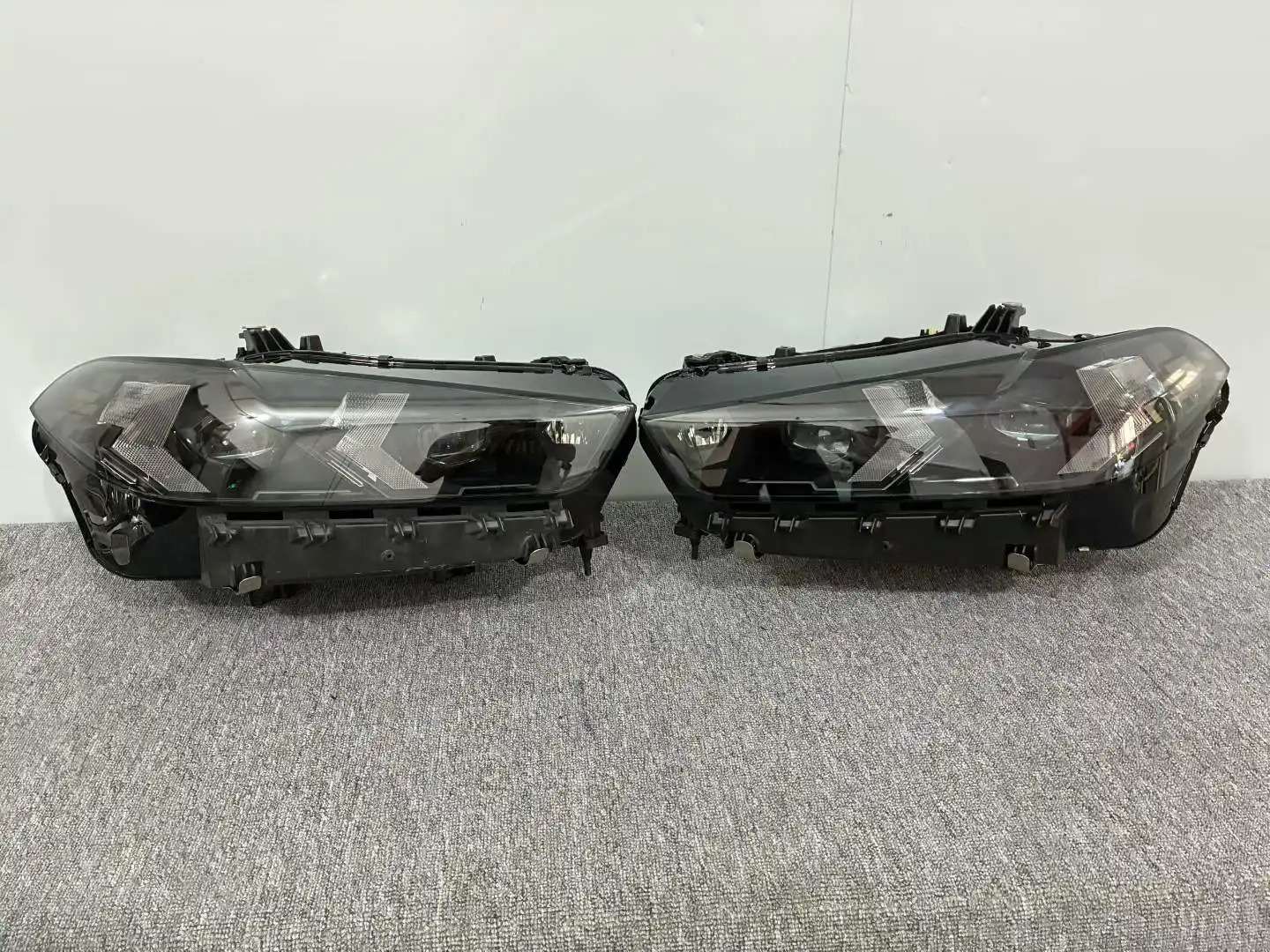 ForSuitable for BMW X5 X6 G06 G05 G18 laser headlight factory dismantling assembly
ForSuitable for BMW X5 X6 G06 G05 G18 laser headlight factory dismantling assembly
