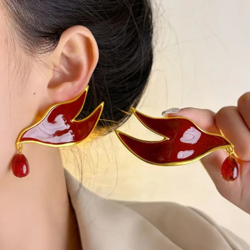 Exaggerated European Metal Earrings for Women with Unique Flame Design Waterdrop Pendants Vintage Enamel Luxury Daily Match Acce
Exaggerated European Metal Earrings for Women with Unique Flame Design Waterdrop Pendants Vintage Enamel Luxury Daily Match Acce
