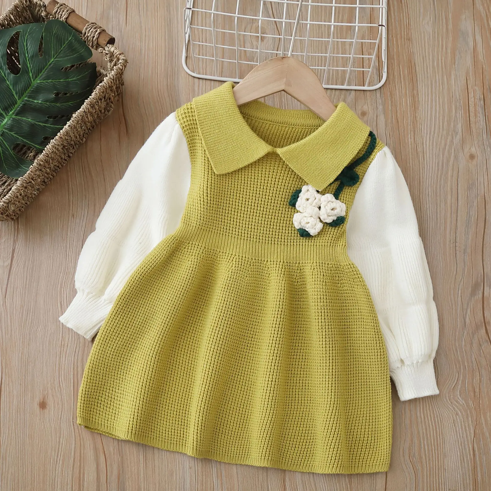 Girls' woolen dress 2025 New Year's greeting style sweet hand-knitted dress for baby girls
Girls' woolen dress 2025 New Year's greeting style sweet hand-knitted dress for baby girls