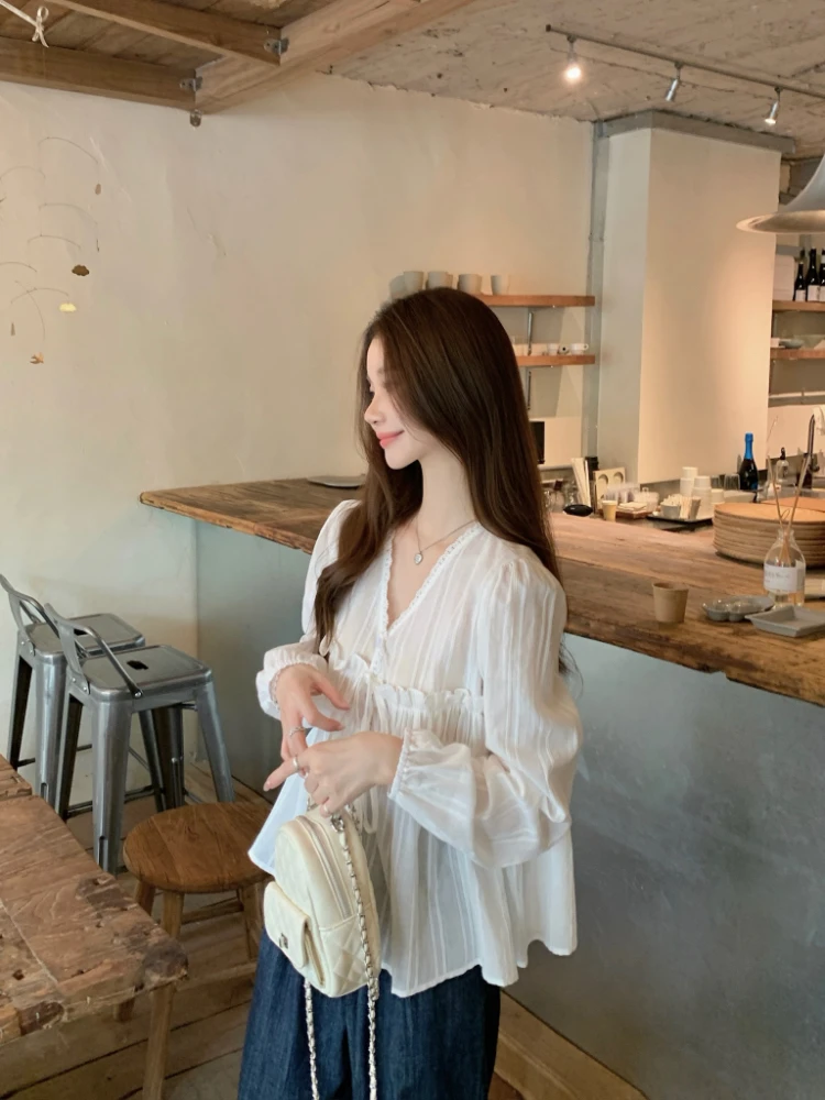 Kumikumi Gentle Style Long Sleeve Lace Trim V-Neck Women's Shirt Thin New Summer Fashion Age-Defying Loose Fit Top
Kumikumi Gentle Style Long Sleeve Lace Trim V-Neck Women's Shirt Thin New Summer Fashion Age-Defying Loose Fit Top