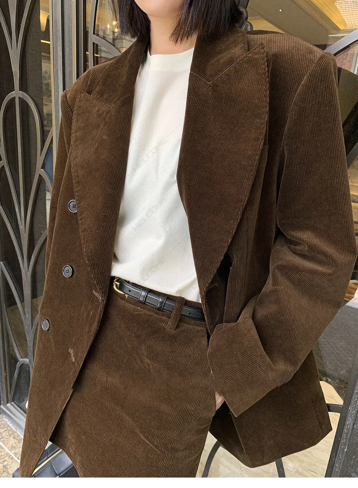 Women's Velvet Suit Coat Double-Breasted Deep Brown Loose Silhouette Western Style Outerwear
Women's Velvet Suit Coat Double-Breasted Deep Brown Loose Silhouette Western Style Outerwear