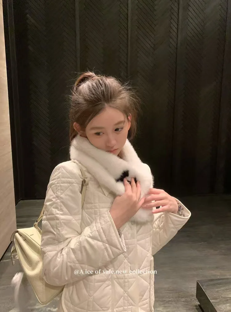 2024 Autumn and Winter Women Long Sleeve Explosive Double-Sided Wear Jacket Warm Female Coat Designer C09
2024 Autumn and Winter Women Long Sleeve Explosive Double-Sided Wear Jacket Warm Female Coat Designer C09