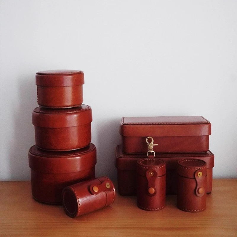 Handmade Genuine Leather Storage Box Portable Headphone Organizer for Vintage Jewelry Boxs Watch Collectibles Display Case
Handmade Genuine Leather Storage Box Portable Headphone Organizer for Vintage Jewelry Boxs Watch Collectibles Display Case