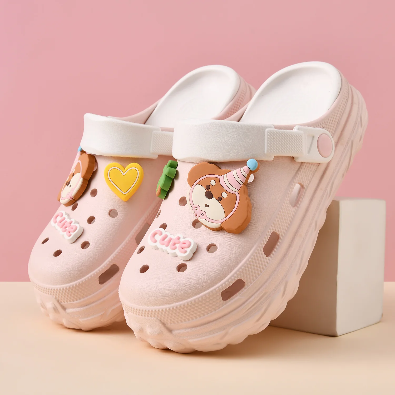 New thick-soled two-color tire hole shoes women's sports versatile beach sandals bag head shoes light cool slippers
New thick-soled two-color tire hole shoes women's sports versatile beach sandals bag head shoes light cool slippers