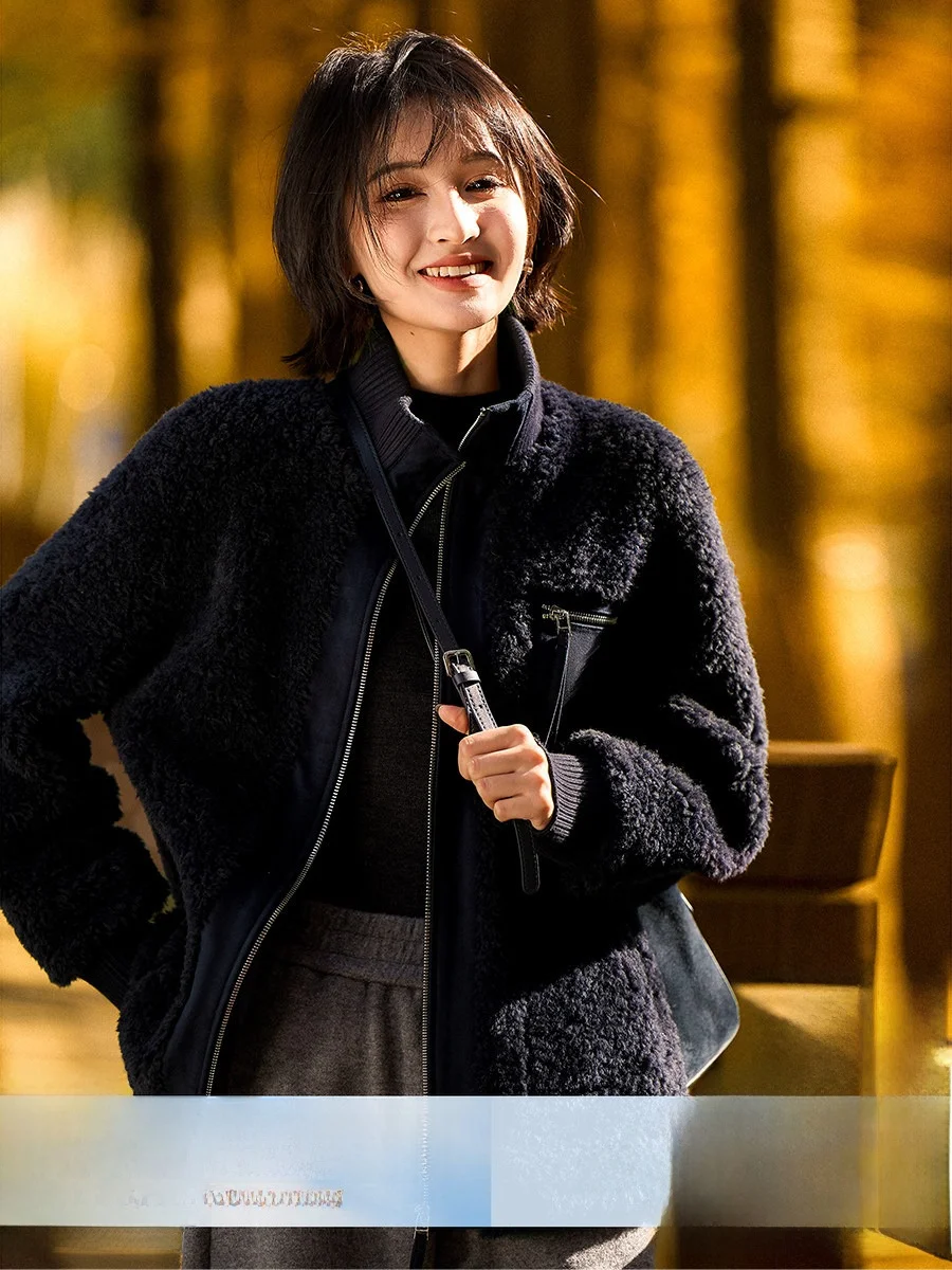 Куртка XiaoHanGe Mist Island Pine Sp Furry Light Drifting из мягкой теплой шерсти с частицами флиса, с длинными рукавами, для деловых поездок и повседневной носки
Куртка XiaoHanGe Mist Island Pine Sp Furry Light Drifting из мягкой теплой шерсти с частицами флиса, с длинными рукавами, для деловых поездок и повседневной носки