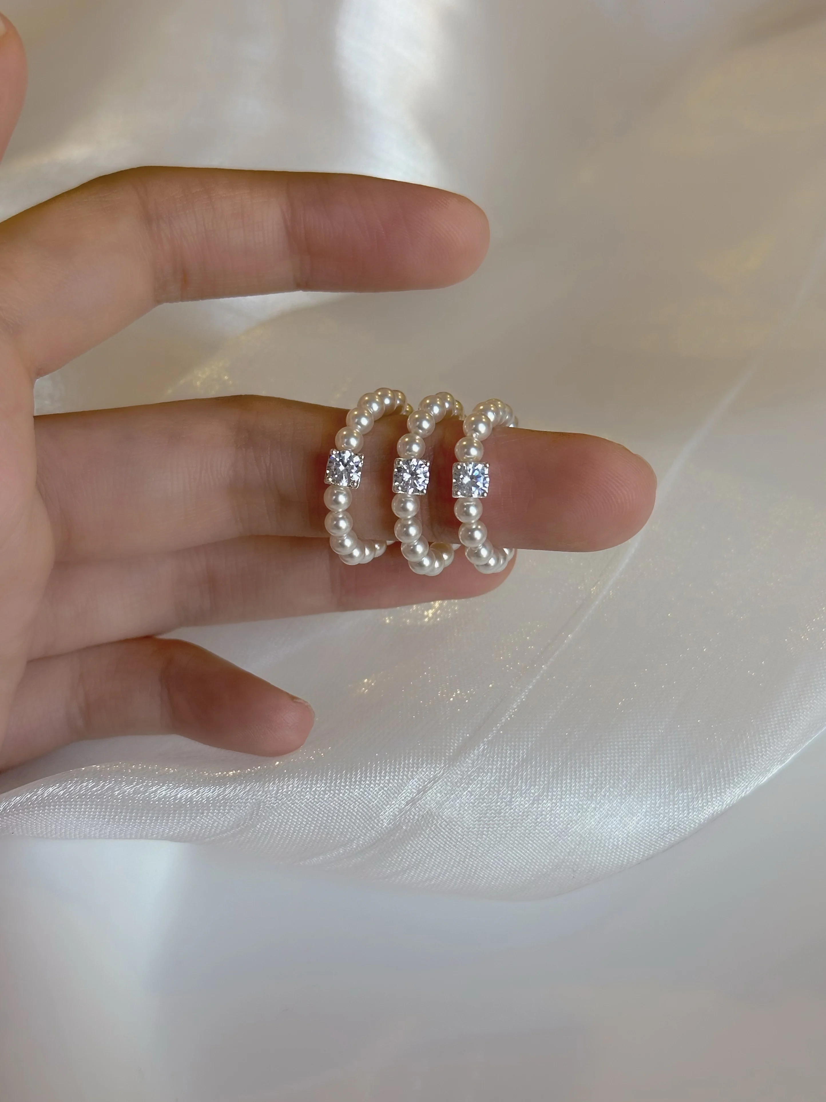 Elegant Minimalist Daily Wear Ring with Glittering Zirconia and Pearl Small Size Easy to Wear
Elegant Minimalist Daily Wear Ring with Glittering Zirconia and Pearl Small Size Easy to Wear