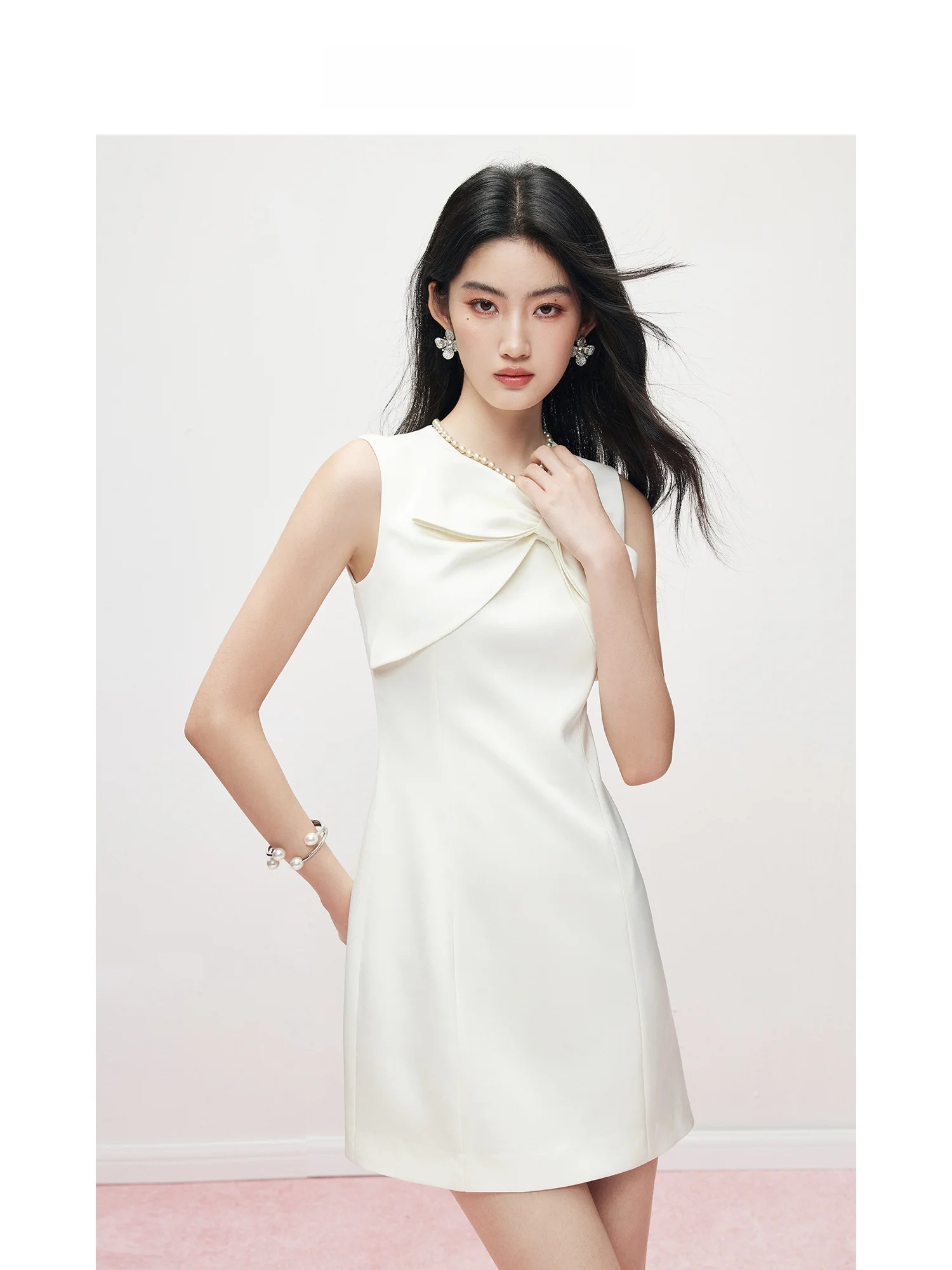 Elegant White Acetate Summer Dress with 3D Knot Waist Cinching Sleeveless Women's A-Line Dress Mandy Zhang
Elegant White Acetate Summer Dress with 3D Knot Waist Cinching Sleeveless Women's A-Line Dress Mandy Zhang