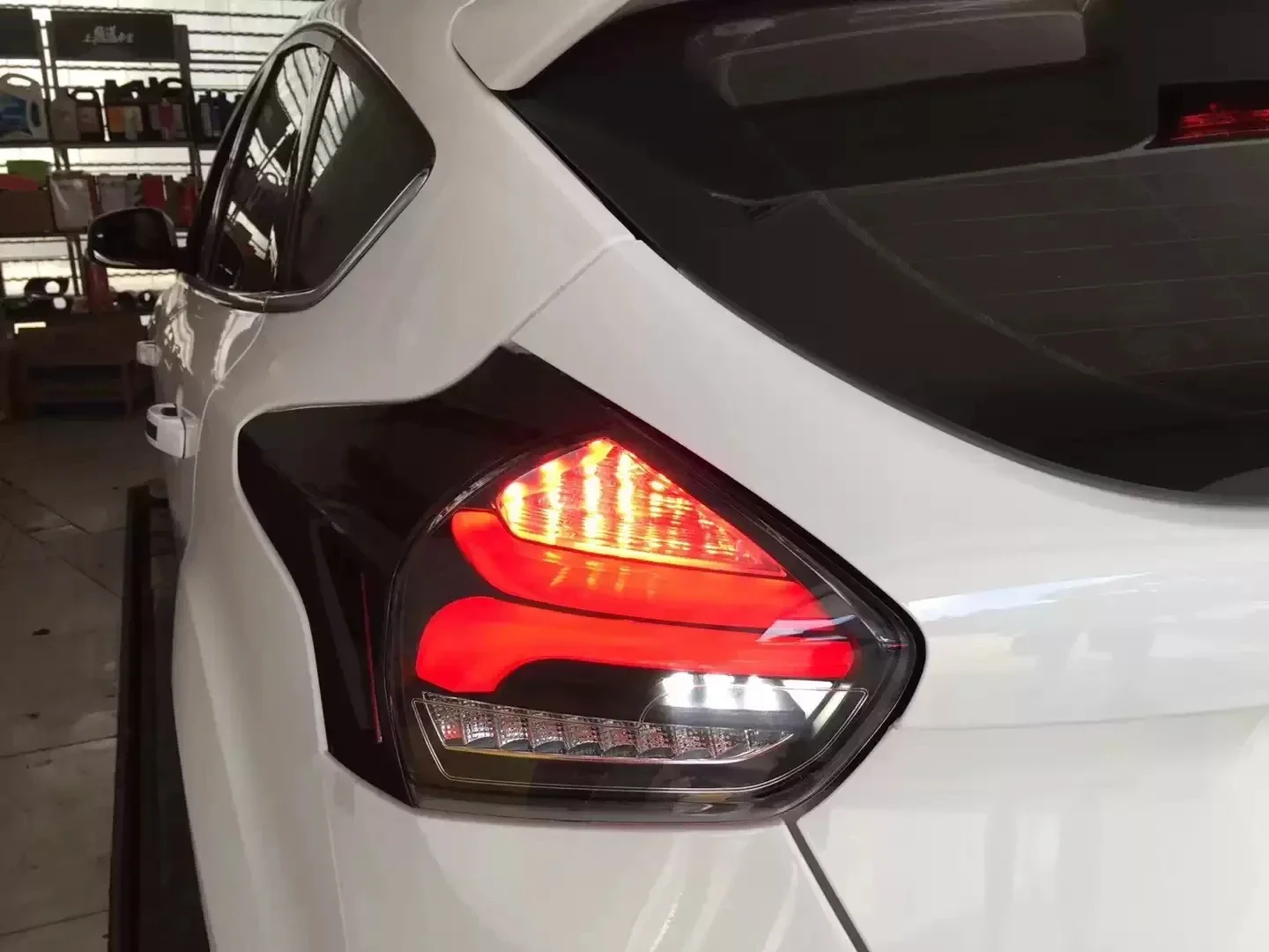Задний светодиодный фонарь в сборе, модифицированный для Ford Focus 15-18 с динамическим указателем поворота
Задний светодиодный фонарь в сборе, модифицированный для Ford Focus 15-18 с динамическим указателем поворота
