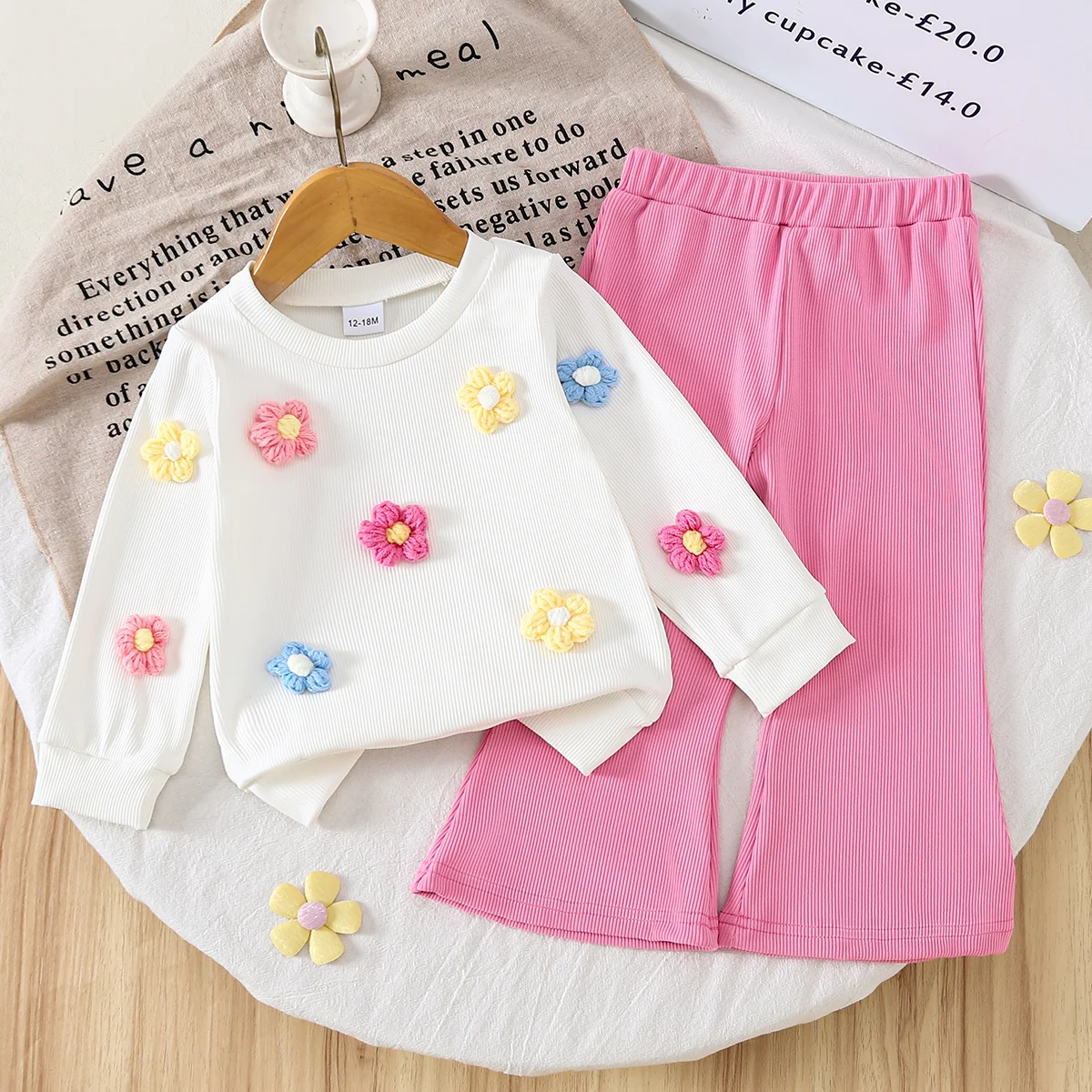 Комплект одежды для девочек, свежий милый стиль с 3D цветочным декором, расклешенные брюки, удобная повседневная одежда, детская мода
Комплект одежды для девочек, свежий милый стиль с 3D цветочным декором, расклешенные брюки, удобная повседневная одежда, детская мода