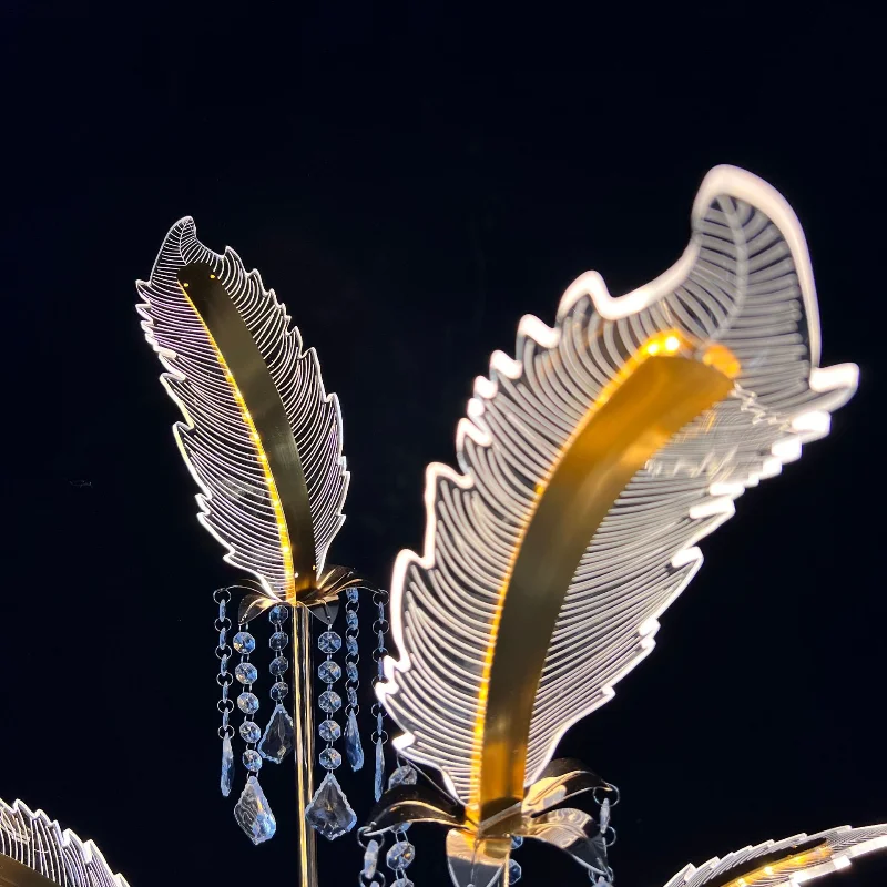 New wedding props transparent acrylic crystal feather street light wedding hotel table suitable for bedrooms and living rooms 
New wedding props transparent acrylic crystal feather street light wedding hotel table suitable for bedrooms and living rooms