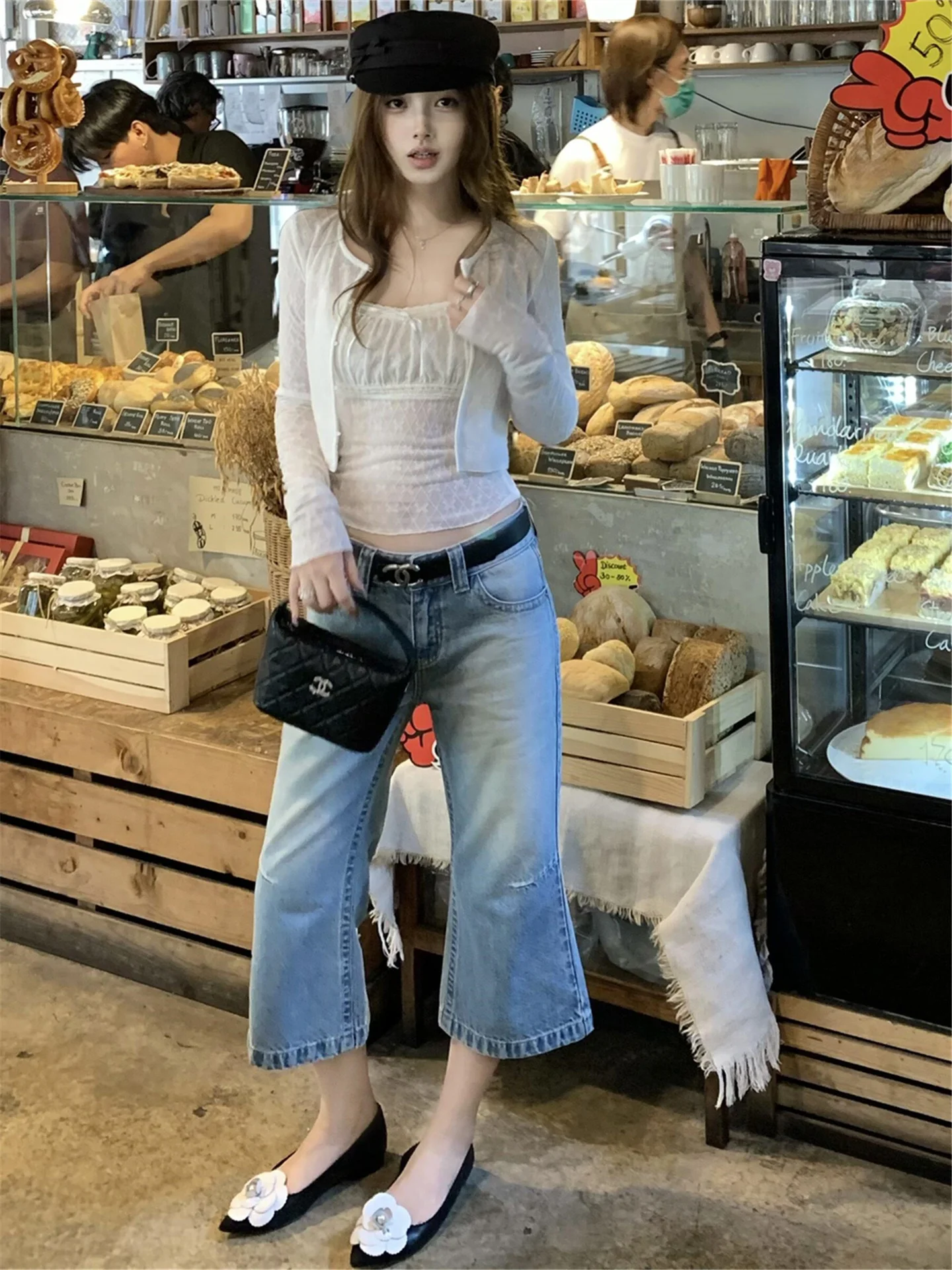 Retro Low Waist Seven-Foot Jeans Women's Summer Slimming Design Washed Denim Micro Flared Cotton Jeans Ladies' Fashion
Retro Low Waist Seven-Foot Jeans Women's Summer Slimming Design Washed Denim Micro Flared Cotton Jeans Ladies' Fashion