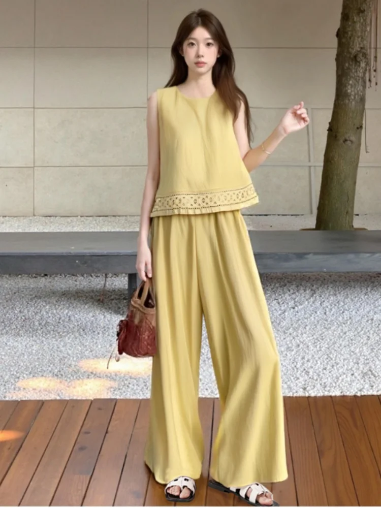 French Temperament Two-Piece Set For Women Summer 2025 New Vintage Style Cotton Linen Lace Vest Wide Leg Pants 2 Piece Outfits
French Temperament Two-Piece Set For Women Summer 2025 New Vintage Style Cotton Linen Lace Vest Wide Leg Pants 2 Piece Outfits