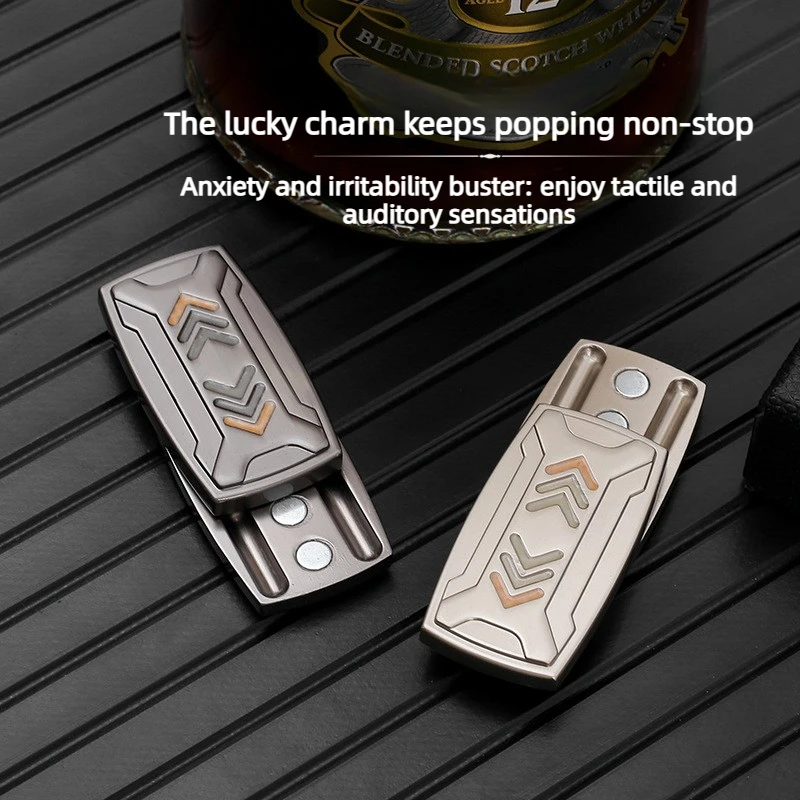 DYEDC светящаяся в темноте стрелка металлический сегмент строительная карта на кончиках пальцев толкающая декомпрессионная игрушка
DYEDC светящаяся в темноте стрелка металлический сегмент строительная карта на кончиках пальцев толкающая декомпрессионная игрушка