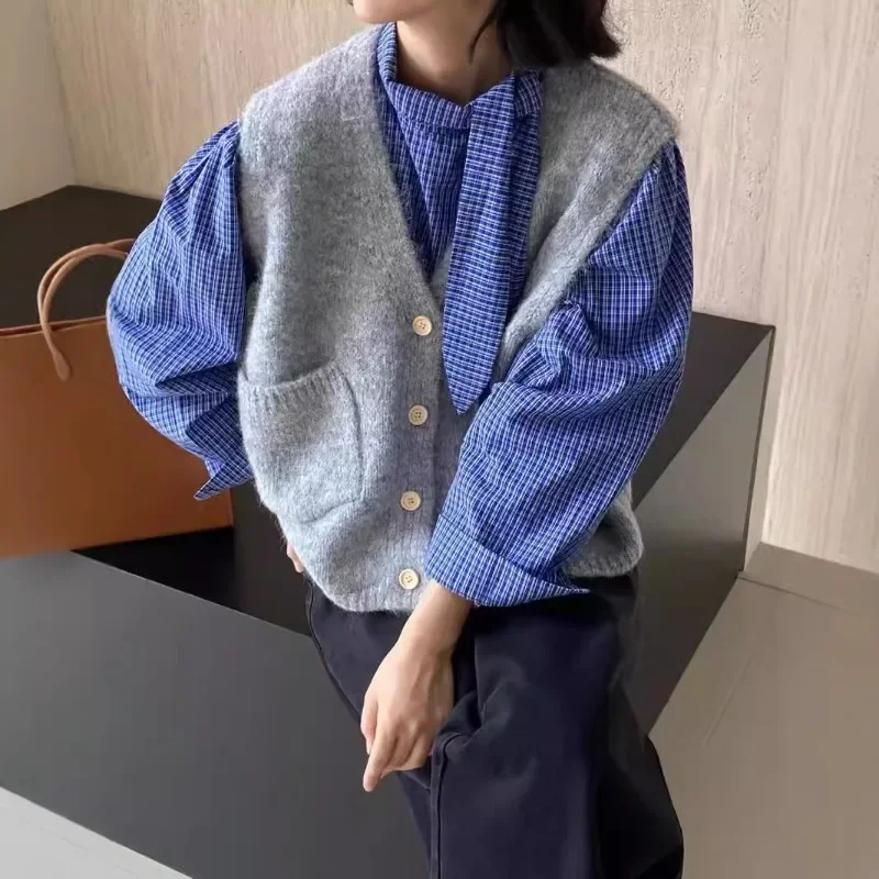 Grey Vest Female Spring and Summer Outerwear Layering Threading A Small Waistcoat V-neck Knitted Vest Horse Jacket Cardigan Coat
Grey Vest Female Spring and Summer Outerwear Layering Threading A Small Waistcoat V-neck Knitted Vest Horse Jacket Cardigan Coat