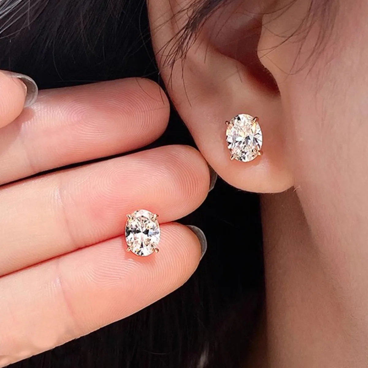 Celestinova Simple Egg-shaped Women's Stud Earrings 5x7mm Oval Moissanite Classic Four-prong Single Stone Valentine Day Jewelry
Celestinova Simple Egg-shaped Women's Stud Earrings 5x7mm Oval Moissanite Classic Four-prong Single Stone Valentine Day Jewelry