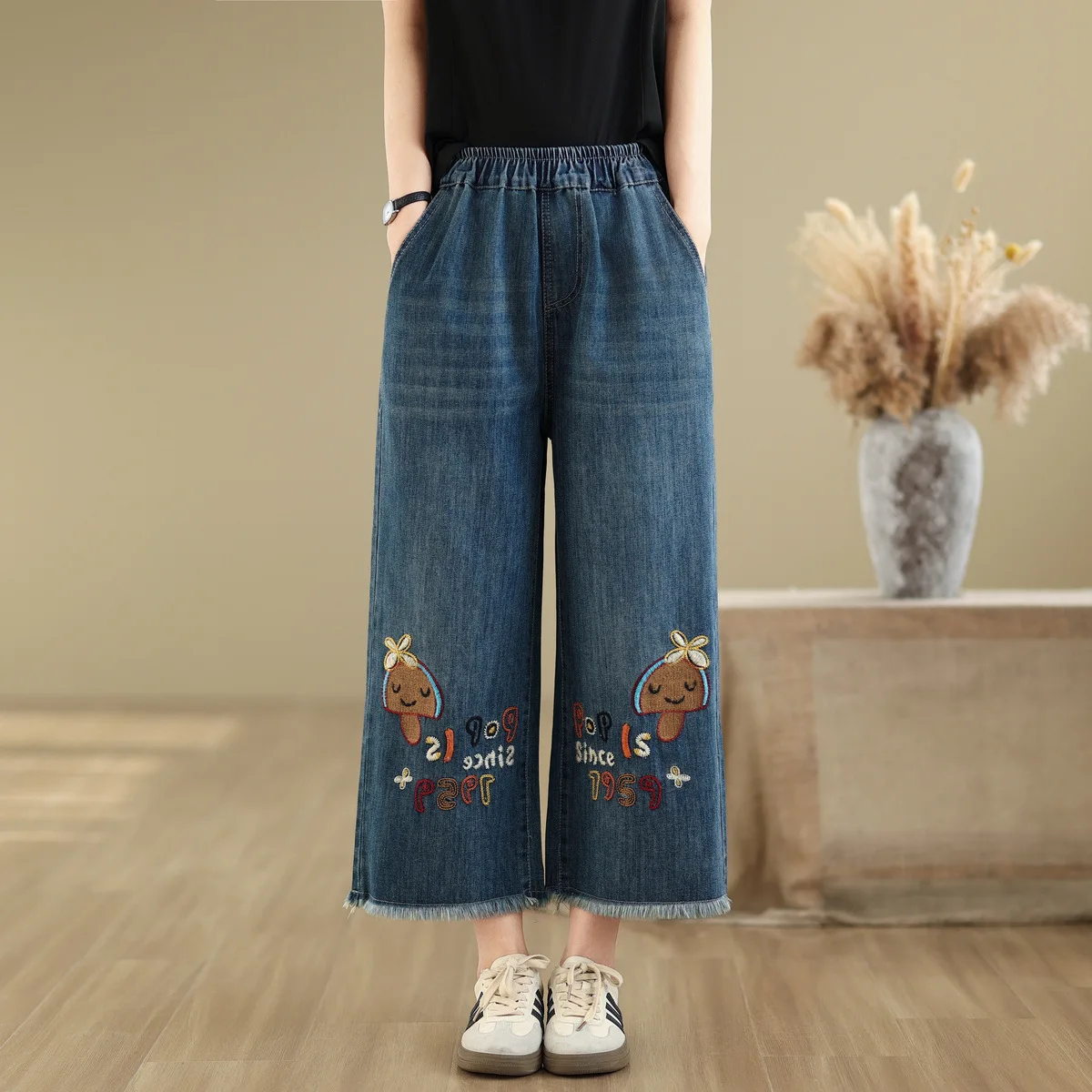 Aricaca New High Quality Women Cute Embroidered Ripped Jeans Women Casual Baggy Jeans
Aricaca New High Quality Women Cute Embroidered Ripped Jeans Women Casual Baggy Jeans