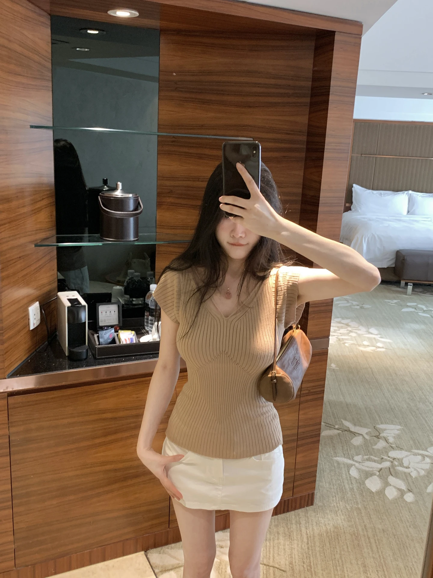Slimming Effectiveness Soft Knitted Khaki Short Sleeve Base Shirt Waist Cinching Design Korean Style Women's Sexy Fit T-shirt
Slimming Effectiveness Soft Knitted Khaki Short Sleeve Base Shirt Waist Cinching Design Korean Style Women's Sexy Fit T-shirt