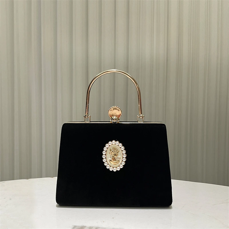 Retro Velvet Handbag French Style Ladies Evening Bag Vintage Pearl Decoration Black Square Bag Gold Metal Frame Bolso Mujer
Retro Velvet Handbag French Style Ladies Evening Bag Vintage Pearl Decoration Black Square Bag Gold Metal Frame Bolso Mujer