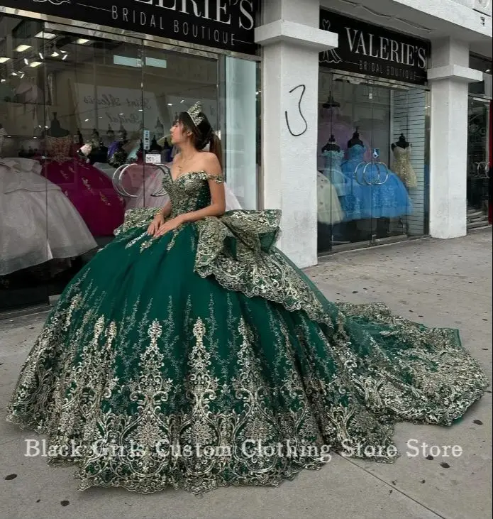 Изумрудно-зеленое бальное платье принцессы Quinceanera, блестящее платье без бретелек с аппликацией и рюшами, часовня со шлейфом, Мексика 16, платье на заказ 
Изумрудно-зеленое бальное платье принцессы Quinceanera, блестящее платье без бретелек с аппликацией и рюшами, часовня со шлейфом, Мексика 16, платье на заказ