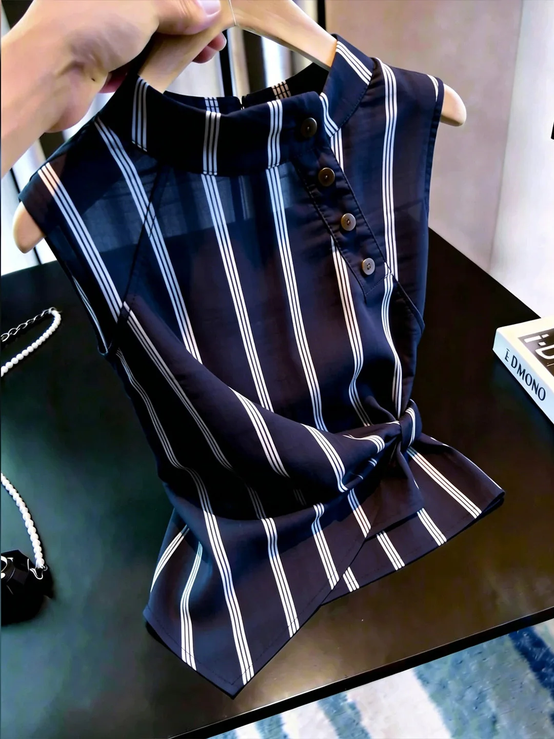 Korean Style Striped Color Block Design Summer Commute Women's Sleeveless Top Versatile Straight Cut Silk Blend Vest
Korean Style Striped Color Block Design Summer Commute Women's Sleeveless Top Versatile Straight Cut Silk Blend Vest