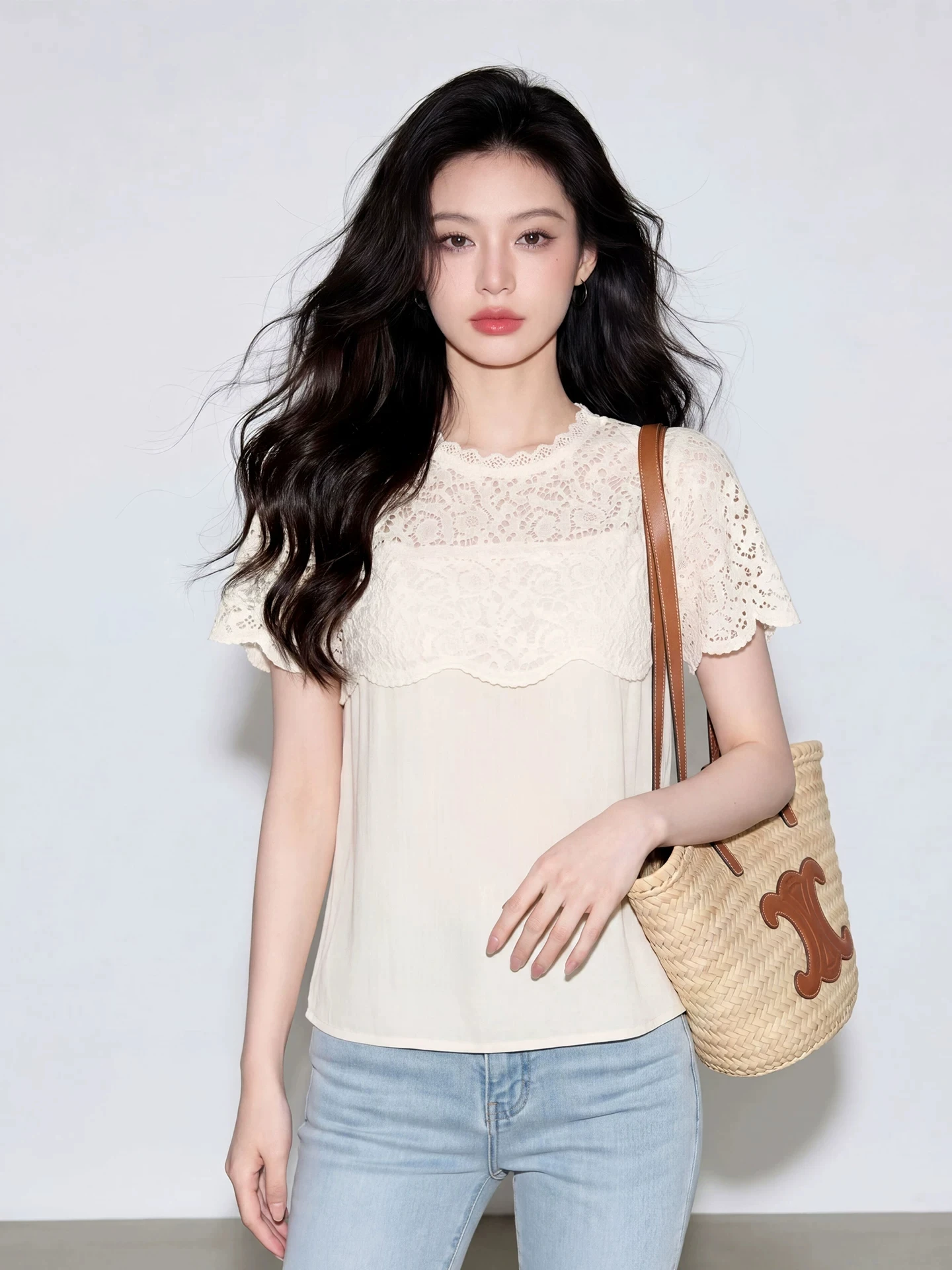 Unique Beautiful Lace Splice Short Sleeve T-Shirt Women's Fashion Summer New Style High-End Versatile French Style round Neck...
Unique Beautiful Lace Splice Short Sleeve T-Shirt Women's Fashion Summer New Style High-End Versatile French Style round Neck...