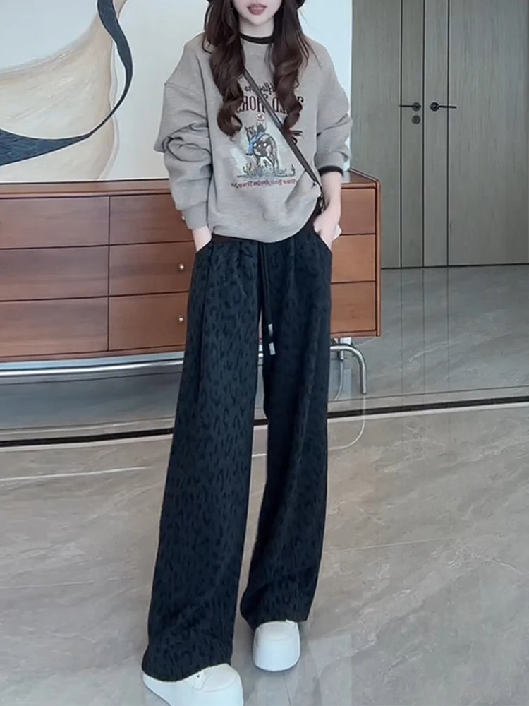 Fashionable Ageless Elegant Set Women Spring Autumn New Style Trendy Print Sweatshirt Leopard Pattern Casual Pants Two Piece Set
Fashionable Ageless Elegant Set Women Spring Autumn New Style Trendy Print Sweatshirt Leopard Pattern Casual Pants Two Piece Set