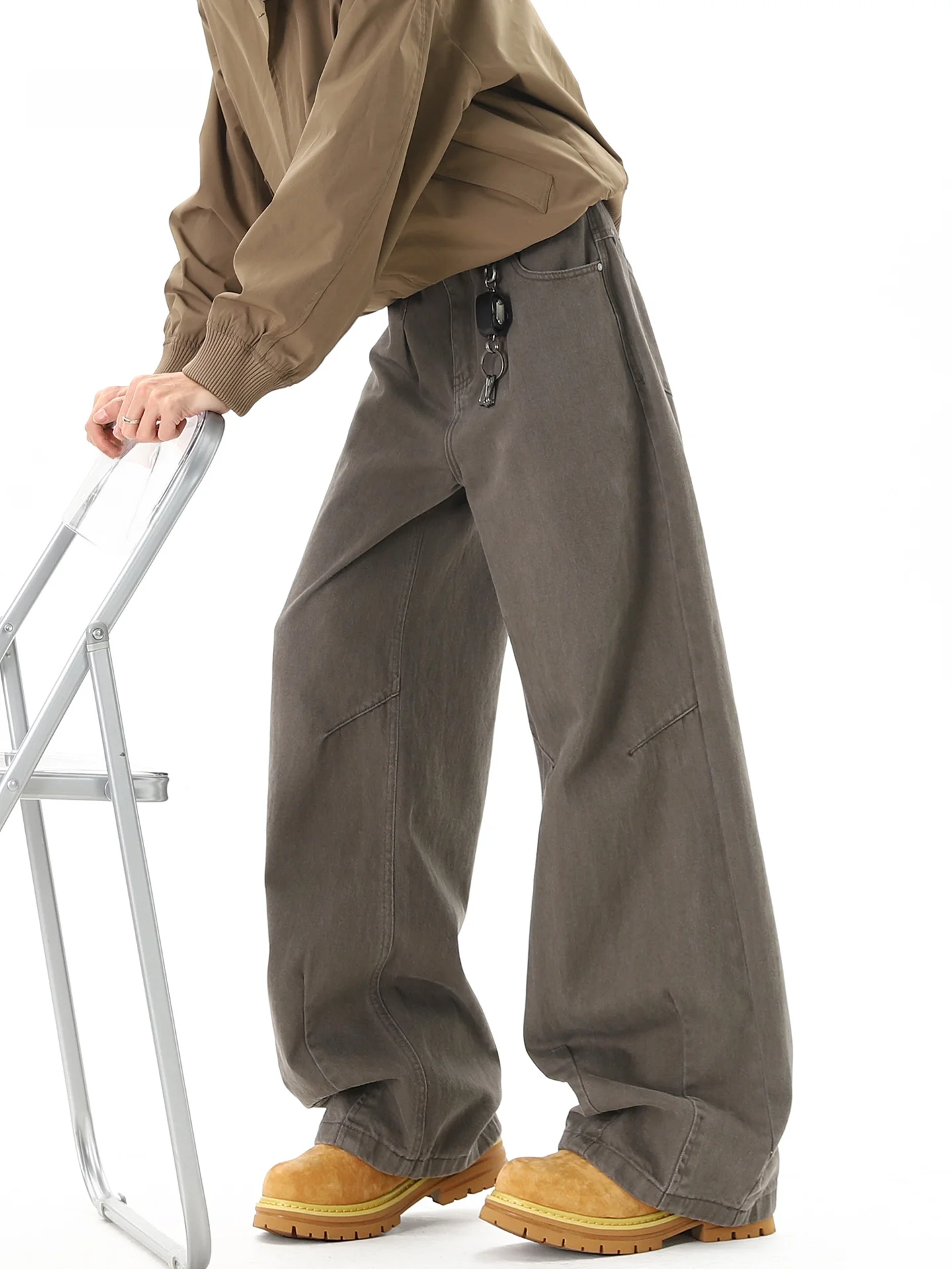 Мужские повседневные брюки Cleanfit в американском ретро-стиле, плиссированные, свободного прямого кроя, широкие штанины, цвет кофе, весенняя модная коллекция, брендовая рабочая одежда
Мужские повседневные брюки Cleanfit в американском ретро-стиле, плиссированные, свободного прямого кроя, широкие штанины, цвет кофе, весенняя модная коллекция, брендовая рабочая одежда