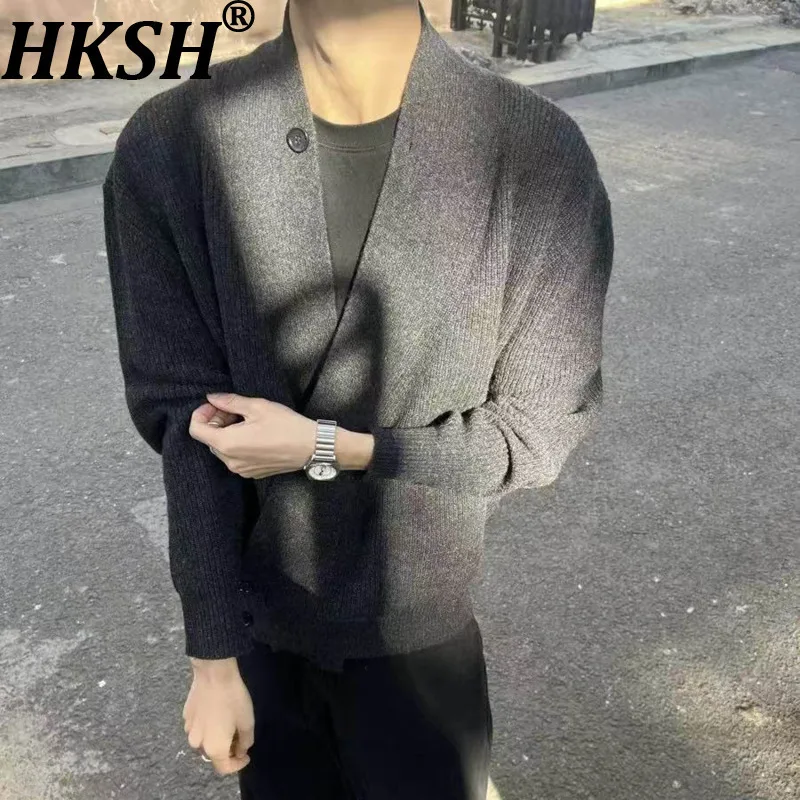 HKSH осень-зима новый мужской уличный халат Tide шерстяной свитер кардиган вязаный с длинным рукавом свободный повседневный пуговицы Ins HK13740
HKSH осень-зима новый мужской уличный халат Tide шерстяной свитер кардиган вязаный с длинным рукавом свободный повседневный пуговицы Ins HK13740