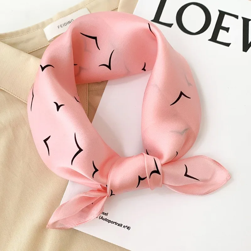 53 * 53cm Spring and Autumn New Geometric Retro Fashion Style Square Scarf Women's Silk Scarf Scarf French Headband
53 * 53cm Spring and Autumn New Geometric Retro Fashion Style Square Scarf Women's Silk Scarf Scarf French Headband