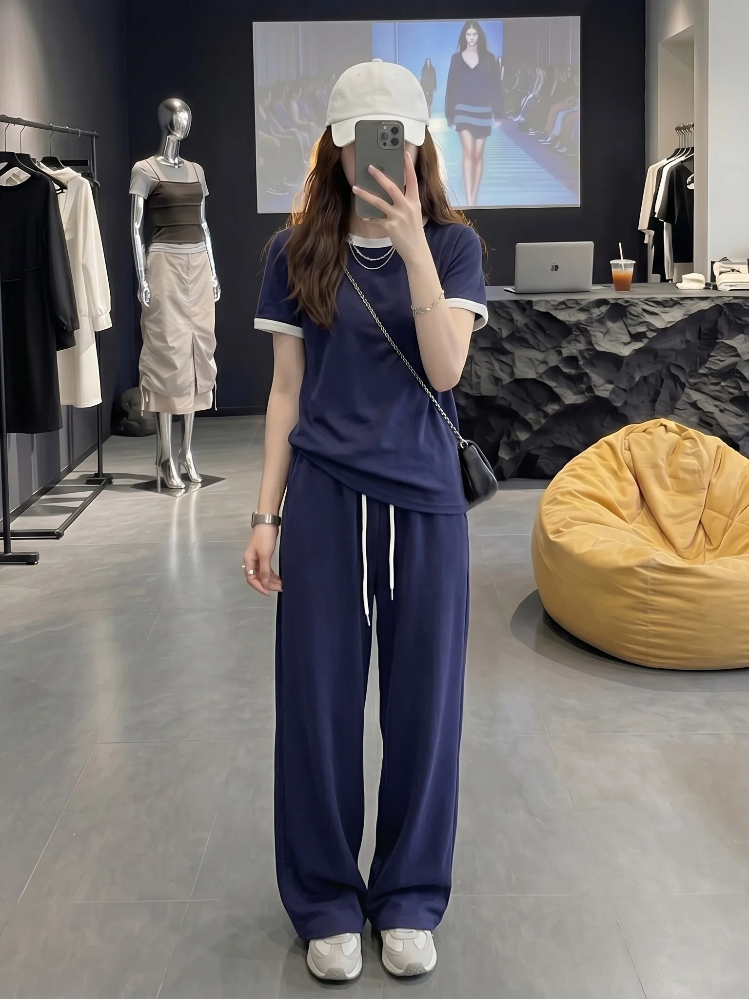 Chic Casual High Waist Wide Leg Pants Short Sleeve round Neck Two Piece Set Ageless Gentle Summer Fashion Ensemble
Chic Casual High Waist Wide Leg Pants Short Sleeve round Neck Two Piece Set Ageless Gentle Summer Fashion Ensemble
