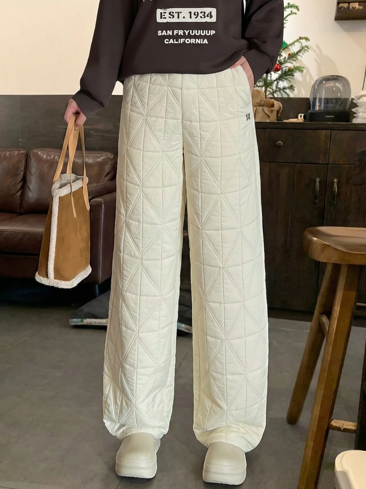 Модные брюки с высокой талией и широкими штанинами, повседневные, в клетку, с эластичным поясом, хлопковые, для женщин больших размеров, новинка зимы
Модные брюки с высокой талией и широкими штанинами, повседневные, в клетку, с эластичным поясом, хлопковые, для женщин больших размеров, новинка зимы