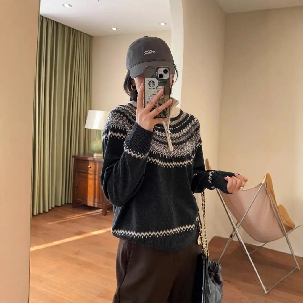 WTHEONE Women's Soft Waxy Wool Sweater with Half Zipper 3000 Age-Reducing Foreign-Style Fairisle Jacquard for Autumn And Winter 
WTHEONE Women's Soft Waxy Wool Sweater with Half Zipper 3000 Age-Reducing Foreign-Style Fairisle Jacquard for Autumn And Winter