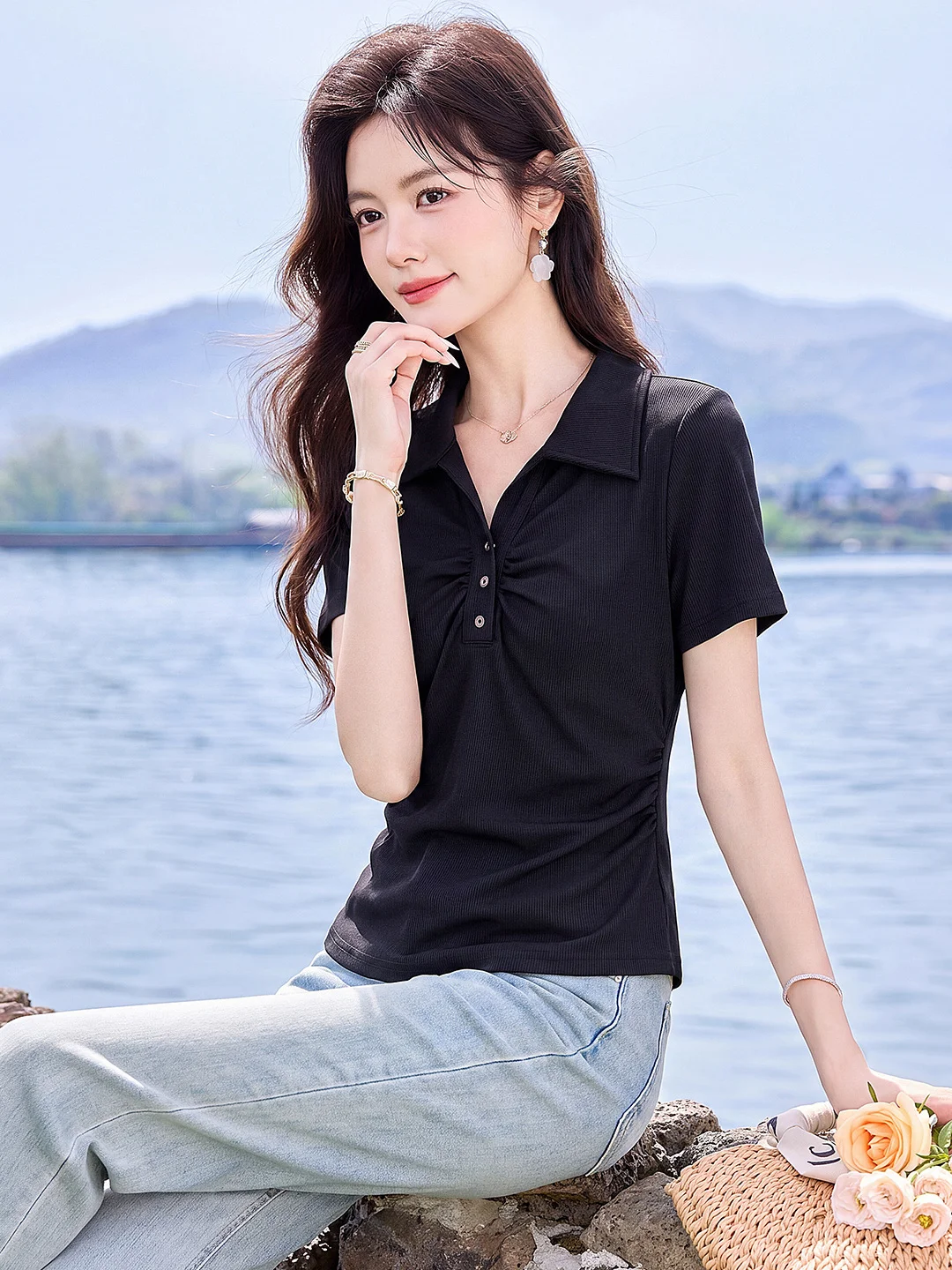 Женская футболка Xin Fei Yu Black с коротким рукавом, летняя, новый дизайн, повседневный стиль, стандартный крой, однотонная, дышащая
Женская футболка Xin Fei Yu Black с коротким рукавом, летняя, новый дизайн, повседневный стиль, стандартный крой, однотонная, дышащая
