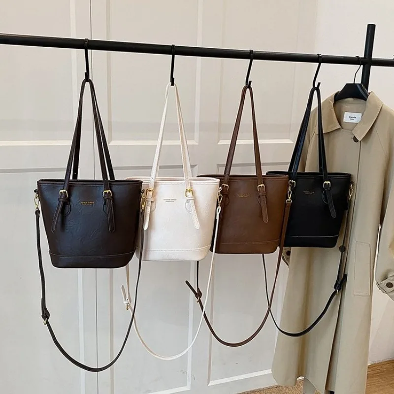 Luxury Leather Diaper Bag Ladies Shoulder Bag Retro Designer Paris Style High End Minimalist For Business Party Shopping
Luxury Leather Diaper Bag Ladies Shoulder Bag Retro Designer Paris Style High End Minimalist For Business Party Shopping