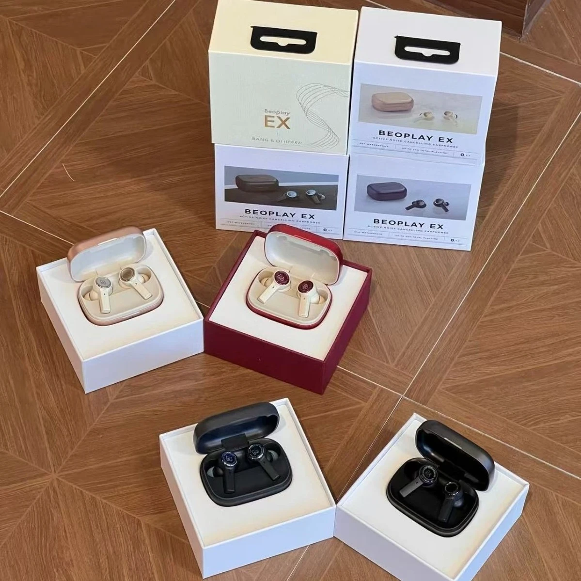 Новые адаптивные Bluetooth-наушники Beoplay EX, совместимые с беспроводными Bluetooth-наушниками-вкладышами BO.
Новые адаптивные Bluetooth-наушники Beoplay EX, совместимые с беспроводными Bluetooth-наушниками-вкладышами BO.