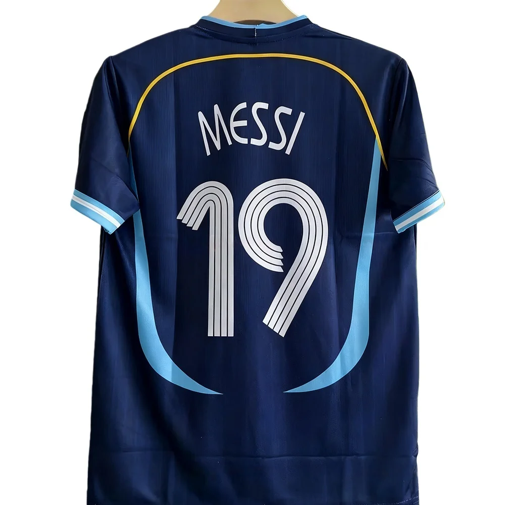 Удобный футбольный трикотаж в стиле ретро, мужская и женская футболка с короткими рукавами, подходящая для занятий спортом на открытом воздухе, дышащая и быстросохнущая
Удобный футбольный трикотаж в стиле ретро, мужская и женская футболка с короткими рукавами, подходящая для занятий спортом на открытом воздухе, дышащая и быстросохнущая