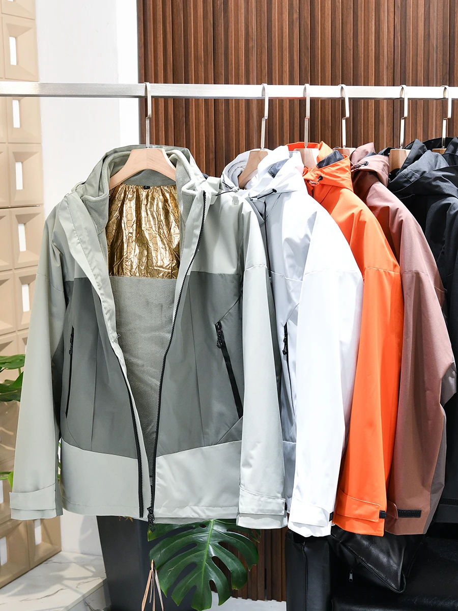 New Graphene Heat Generating Outdoor Jacket Men's Three-in-One Hooded Windproof Waterproof Autumn Winter Fleece Lined Jacket
New Graphene Heat Generating Outdoor Jacket Men's Three-in-One Hooded Windproof Waterproof Autumn Winter Fleece Lined Jacket