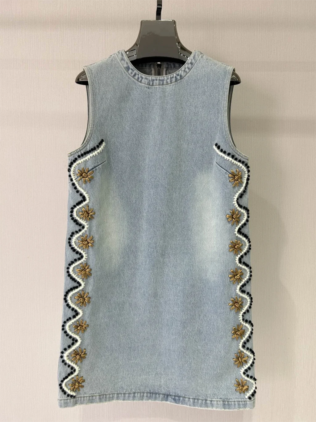 Women's Clothing 3D chrysanthemum embroidered sleeveless tank top A-line dress Autumn Winter New NO.6
Women's Clothing 3D chrysanthemum embroidered sleeveless tank top A-line dress Autumn Winter New NO.6