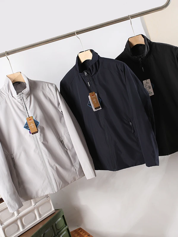 Высококачественная новая мужская зимняя куртка XUELi: легкая, ветрозащитная, водонепроницаемая, с воротником-стойкой, теплая, хлопковая, для повседневной носки и бизнеса
Высококачественная новая мужская зимняя куртка XUELi: легкая, ветрозащитная, водонепроницаемая, с воротником-стойкой, теплая, хлопковая, для повседневной носки и бизнеса