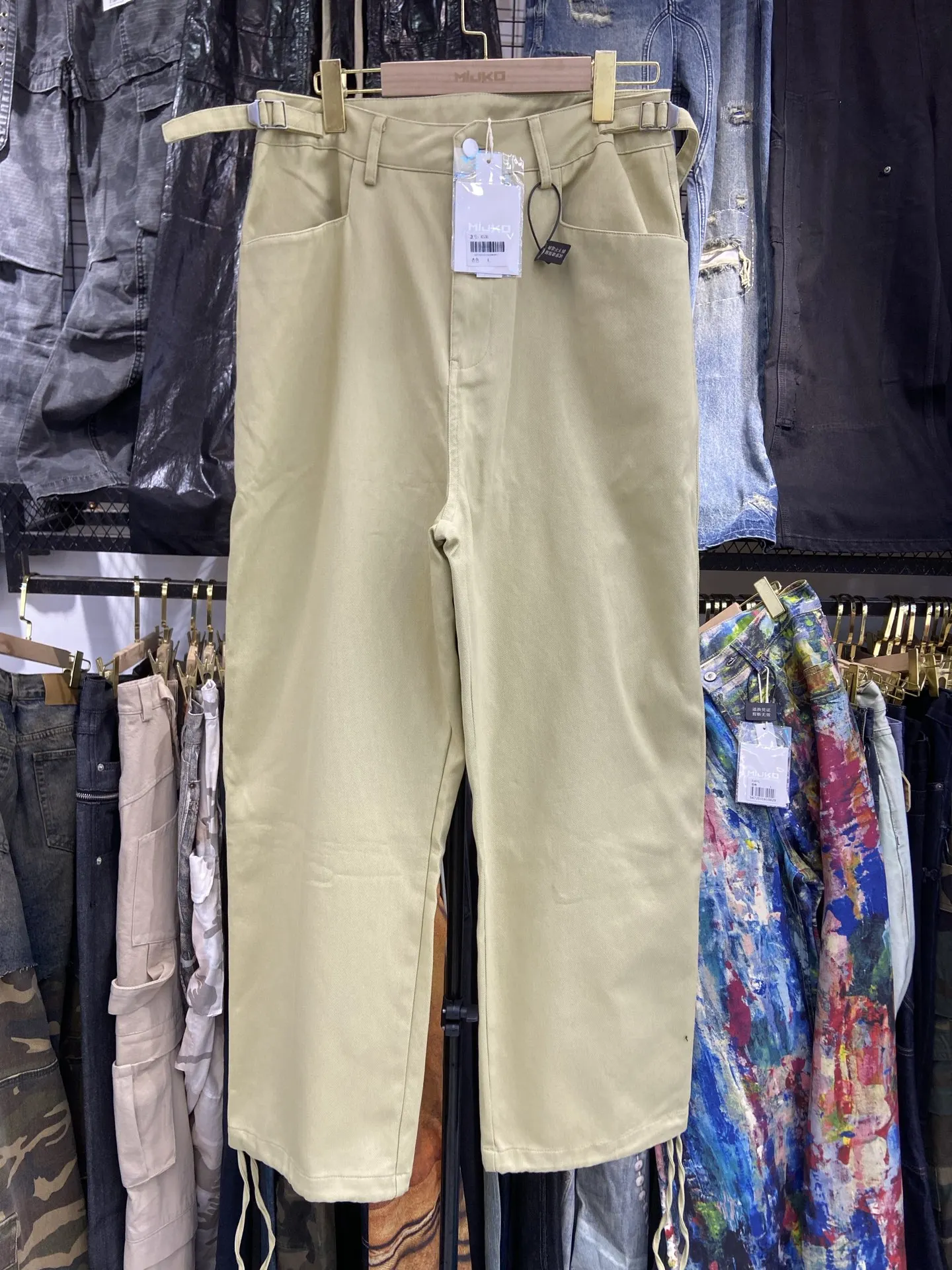 Винтажные рабочие брюки American Sle, мужские свободные прямые повседневные брюки с двойным дизайном, удобные хлопковые брюки-карго
Винтажные рабочие брюки American Sle, мужские свободные прямые повседневные брюки с двойным дизайном, удобные хлопковые брюки-карго