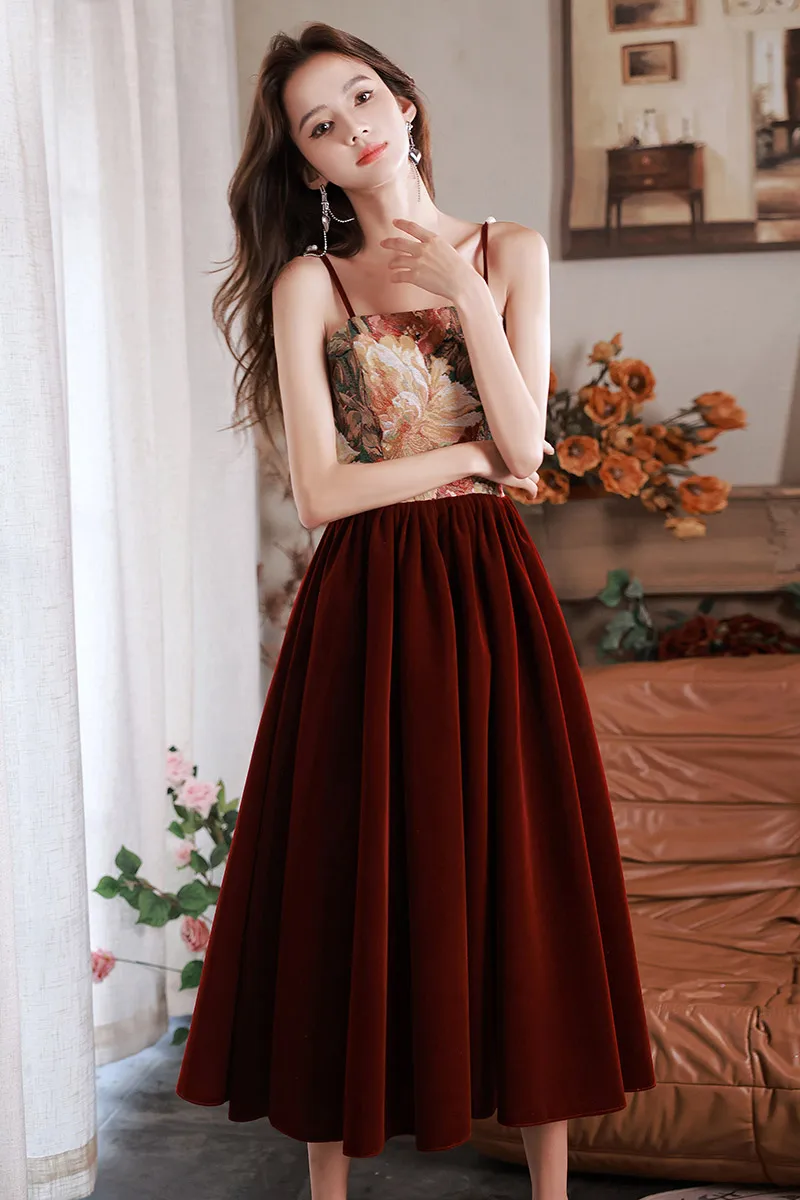 Short Prom Dress Burgundy Tea Length Velvet Spaghetti Party Dresses Floral Embroidery Dresses
Short Prom Dress Burgundy Tea Length Velvet Spaghetti Party Dresses Floral Embroidery Dresses