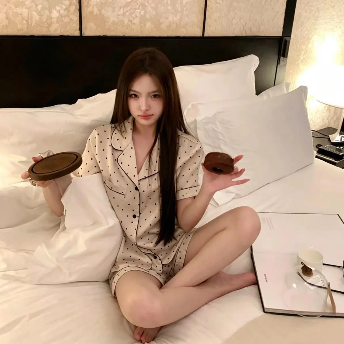 Korean-Style Sweet Print Women's Pajama Set: New Spring/Summer Collection, Cool-Touch Silk, Simple Loungewear, Short-Sleeve
Korean-Style Sweet Print Women's Pajama Set: New Spring/Summer Collection, Cool-Touch Silk, Simple Loungewear, Short-Sleeve