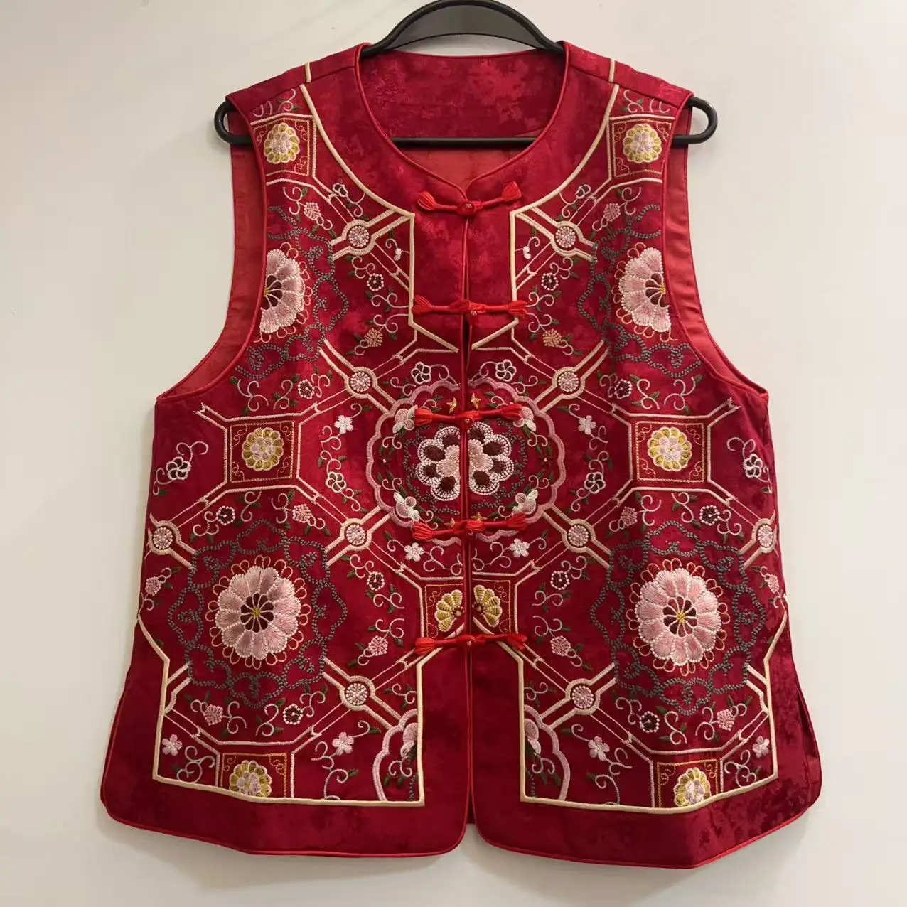 New 2026 Spring Heavy Embroidery Chinese Sle Women's round Ne Single Button New Year eeting Vest Faionable Outerwear
New 2026 Spring Heavy Embroidery Chinese Sle Women's round Ne Single Button New Year eeting Vest Faionable Outerwear