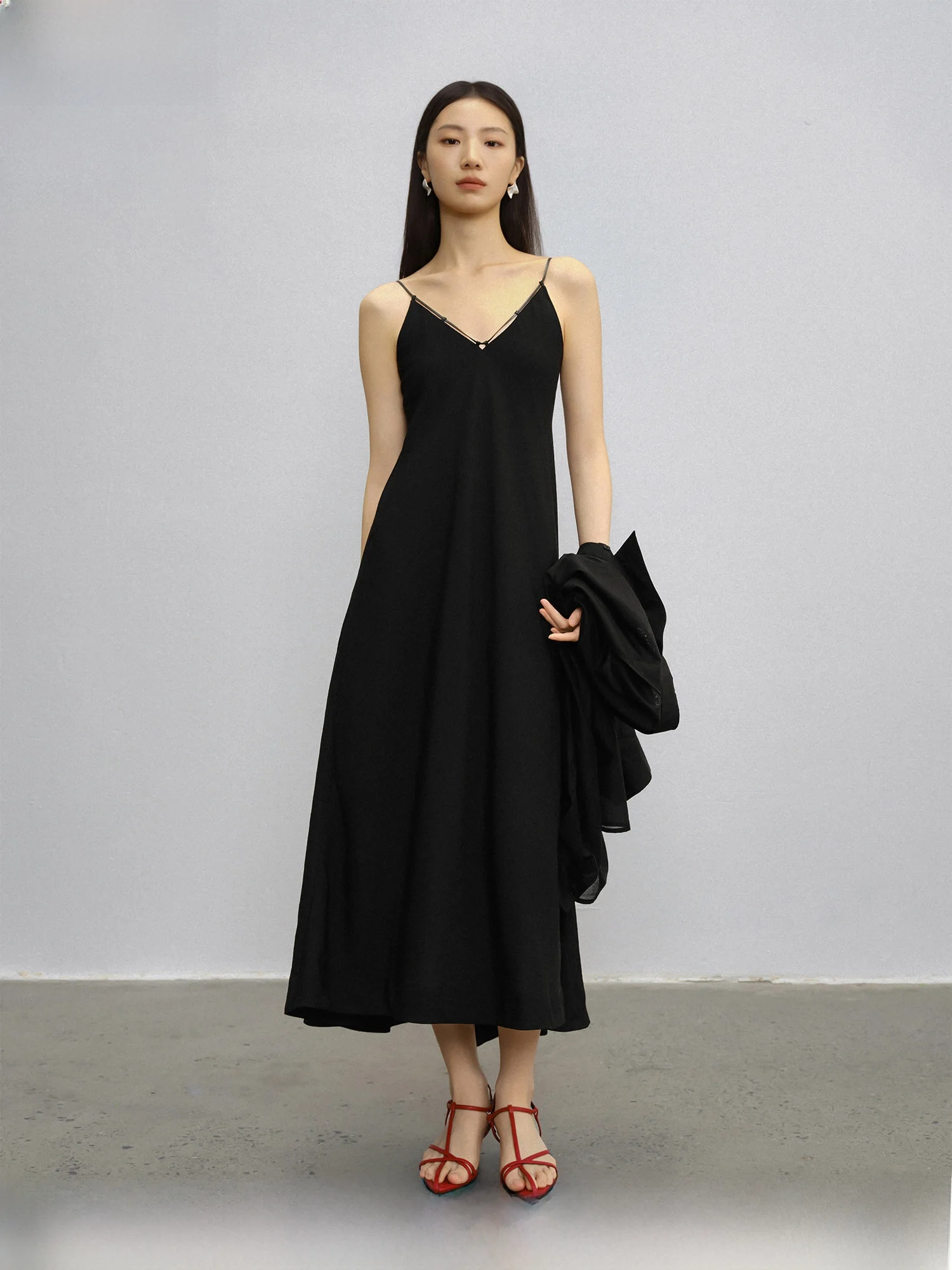 Elegant Black V-neck Strapless Dress Women's Spring Summer New Style Commute Skirt French Style mid Waist A-line Dress
Elegant Black V-neck Strapless Dress Women's Spring Summer New Style Commute Skirt French Style mid Waist A-line Dress
