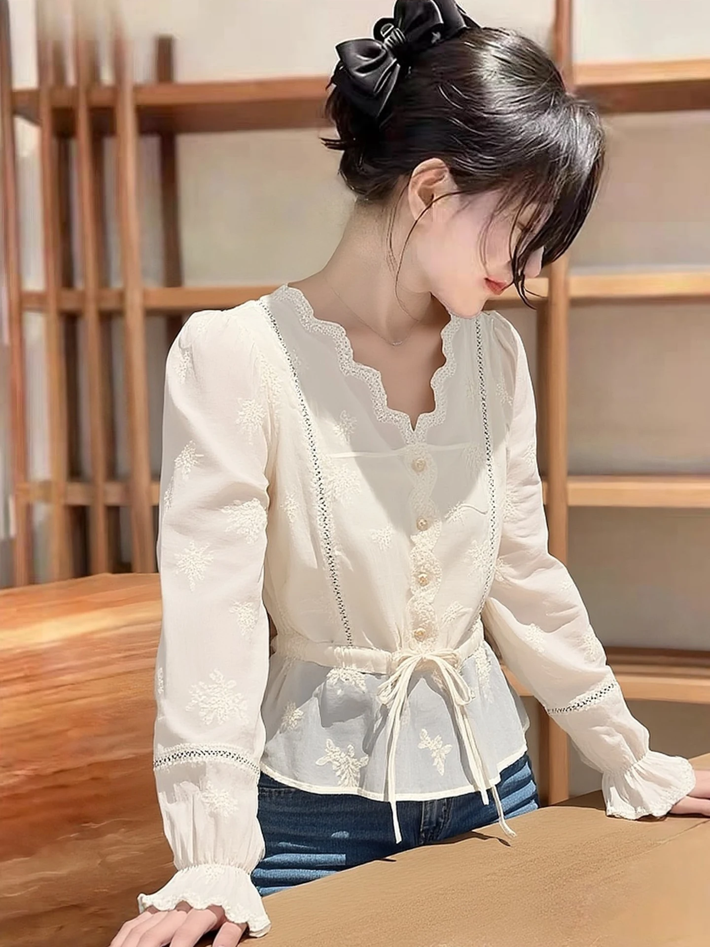 V-Neck Waist-Cinching Shoulder-Length Sleeve Chiffon Shirt Commute Style Ageless Casual Shirt Spring 2026 Versatile Fashionable
V-Neck Waist-Cinching Shoulder-Length Sleeve Chiffon Shirt Commute Style Ageless Casual Shirt Spring 2026 Versatile Fashionable